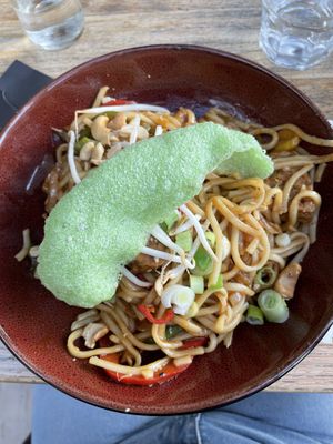 Tempeh hoisin noodles  at Paal 17 in Texel