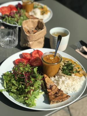 En terrasse assiette du jour at Le Paradisier Café in Nyons