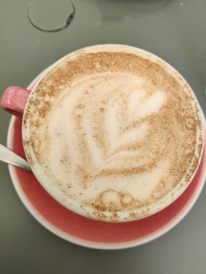 Cappuccino met havermelk at Le Paradisier Café in Nyons