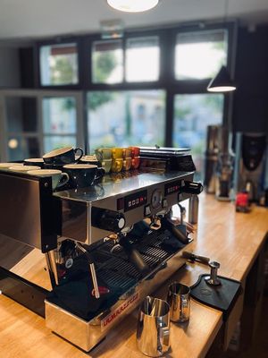 The La Marzocco espresso machine at Le Paradisier Café in Nyons