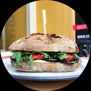 Vegan oven roll with hummus and grilled veggies at Smakelijk in Leeuwarden