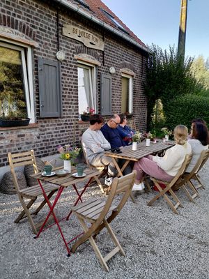 Outdoor sitting area at 'wilde tijm' at Wilde Tijm in Kruisem