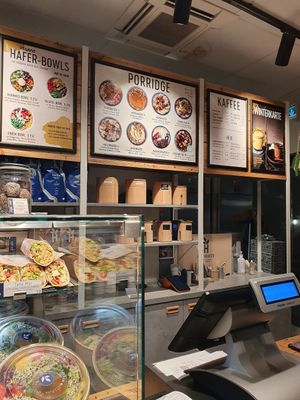 Tolle Auswahl an porridges und bowls at Haferkater - Hbf Bremen - Kiosk in Bremen
