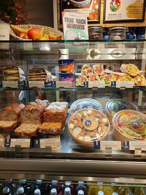 Auch ganz viele herzhafte vegane Snacks at Haferkater - Hbf Bremen - Kiosk in Bremen