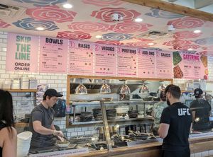 Menu and order area at Fresh Kitchen in Davie