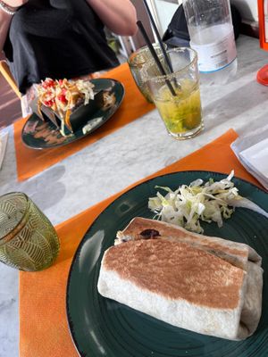 vegan burrito and vegan tacos at Messico e Nuvole in Sarzana