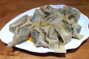 delicious chilli wontons at Míng Shèng YǎngShēng Sù 铭圣养生素餐厅 in Shanghai