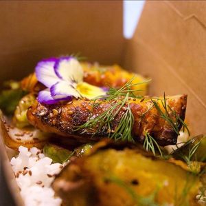 Riz rond courge bleue de Hongrie, caramélisée, sauce verte cresson épinard, duo de choux sautés  at Chéri Coco in Pantin