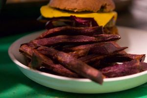 Frites de patate douce at Chéri Coco in Pantin