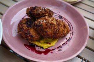 Reine Tasi (Plantain croquettes) at Chéri Coco in Pantin