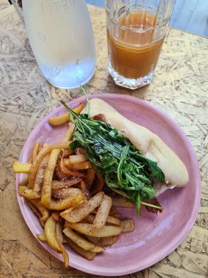 Le bao aux pleurotes (blue velvet) at Chéri Coco in Pantin