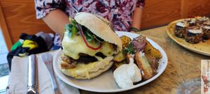 Burger at Chéri Coco in Pantin