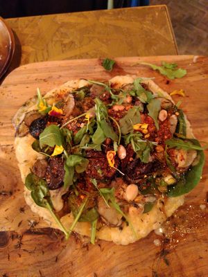 Pizzette at Chéri Coco in Pantin