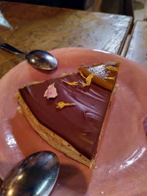 Chocolate passionfruit tarte at Chéri Coco in Pantin