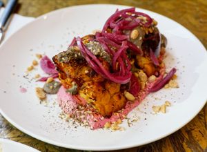 PINK FAIRY
CHOU-FLEUR RÔTI AU ZAATAR at Chéri Coco in Pantin