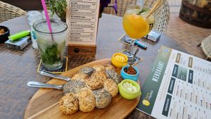Bread for starters with vegan tappenade and vegetarian butter at Oranjerie ‘t Vogelhuis in De Koog
