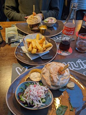 Beyond burger with fries at Oranjerie ‘t Vogelhuis in De Koog