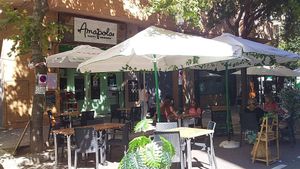 outdoor seating at Amapola Tasty Moments in Valencia