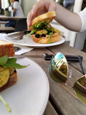 Tomate-Humus at Cafe Loumee in Fuessen