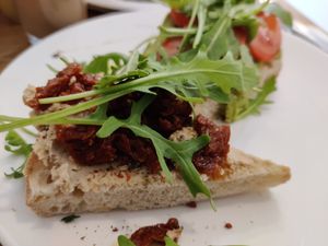 Bread with hummus and dried tomatoes at Cafe Loumee in Fuessen