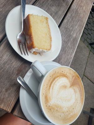 Zitronenkuchen at Cafe Loumee in Fuessen