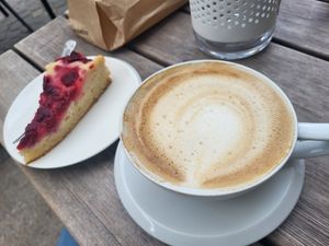 Himbeer-Nuss-Kuchen at Cafe Loumee in Fuessen