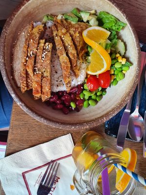 Erdnuss-Kokos-Soße mit veganer Ente at Mr Tu in Cottbus