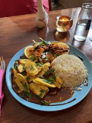 Frittierte Kochbananen auf Gemüsesoße, Hauptgericht   at Kane's African Soul in Rostock