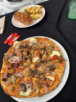 ‘Chicken’ and ‘chorizo’ pizza with seasonal veggies (massive portion)❤️ at Phoenix Belgian Vegg in Malaga