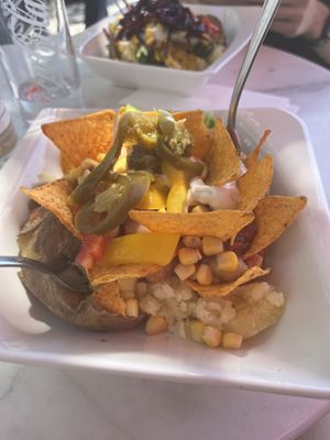 mit Jalapeños und Tortilla-Chips  at Kartoffelspeicher in Luebeck