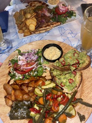 vegan meze& vegan gyros 🌱   at Zorbas in Zakynthos