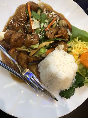 Hühnchen Terriyaki  at Tau in Vienna