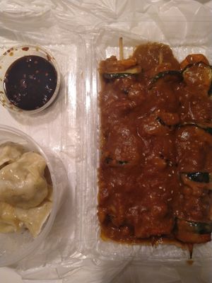 Dumpings & plantbased chicken skewer at Tau in Vienna