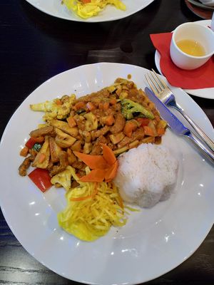 Vegan chicken indonesian style with curry and coconut milk at Tau in Vienna