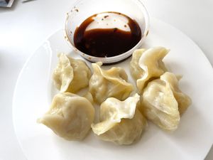 Gedämpfte Teigtaschen, Bestellung für daheim  at Tau in Vienna