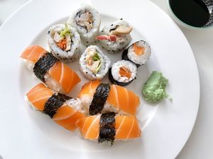 Sake Sushi und California Maki Spezial, Bestellung für daheim.   at Tau in Vienna