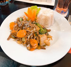 Mittagsmenü M5: Fleisch mit Gemüse  at Tau in Vienna