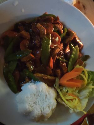 Tofu mit Zuckererbsen und Pilzen at Tau in Vienna