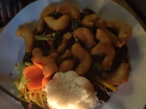 Gebackene vegane Garnelen mit Brokkoli at Tau in Vienna