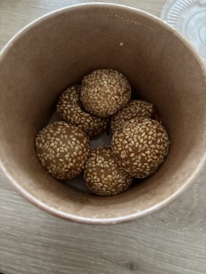 Sesame Balls (€ 4,90)  at Tau in Vienna