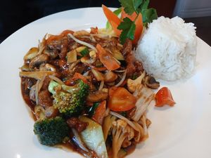 Daily Menu M5 beef with vegetables and rice at Tau in Vienna