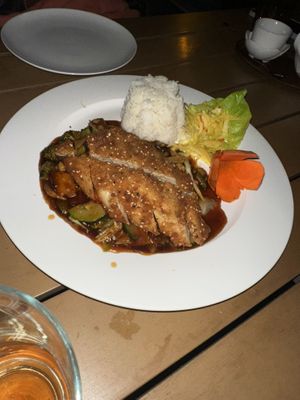 Huhn szechuan art  at Tau in Vienna