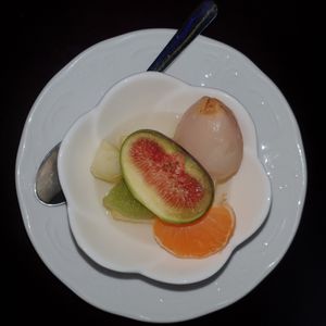 gratis obstnachspeise / free fruit dessert at Tau in Vienna