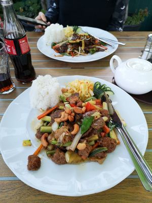 Acht Schätze at Tau in Vienna