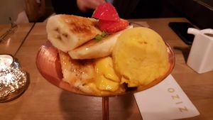 Improvised dessert of caramalised banana with mango icecream at ZIZO in Zandvoort