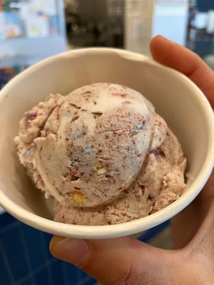 1 scoop of birthday cake ice cream at Babes in Sacramento