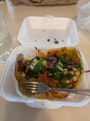 Vegan kumpir (10€): 3/5 at Tuana Feinkost in Berlin
