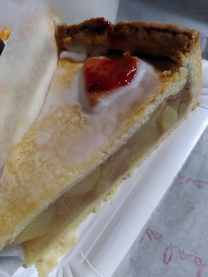 Apfelkuchen at Café Flowery in Koblenz