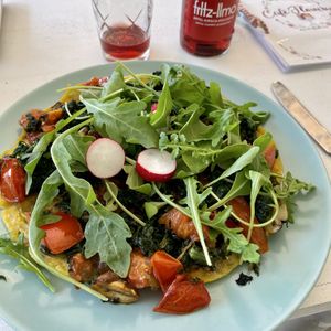 Herzhafter Pfannkuchen mit Champignons und Salat   at Café Flowery in Koblenz