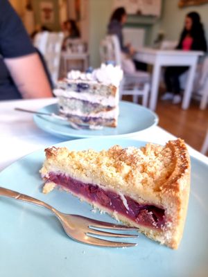 Berry cake at Café Flowery in Koblenz
